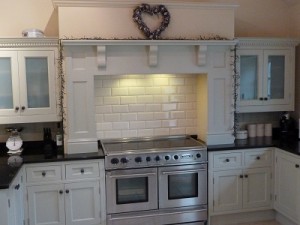 Tile splashback above cooker range